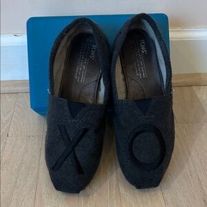 Tom’s grey wool shoes